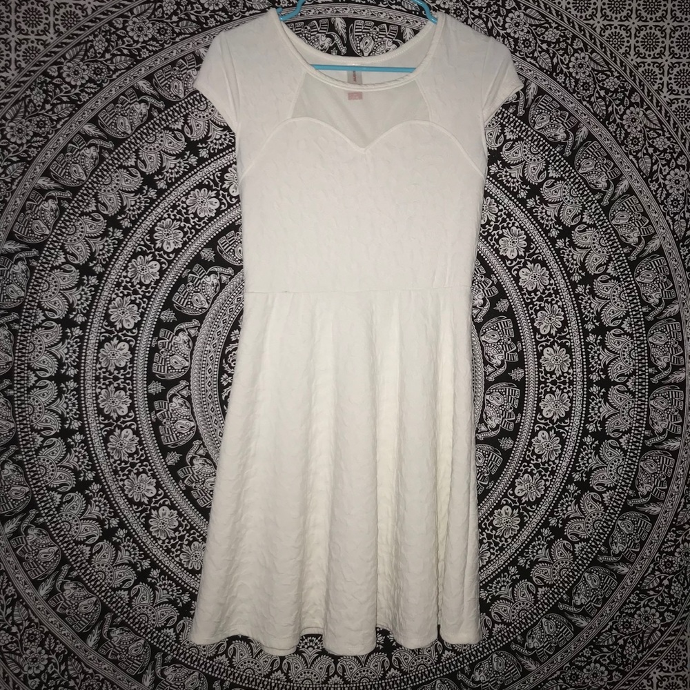 Women’s Size Medium No Boundaries Ivory Dress